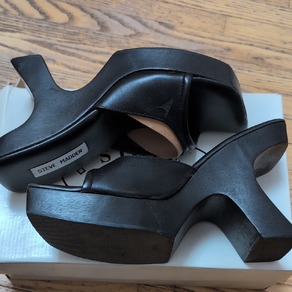 Steve Madden Black Platform Mules